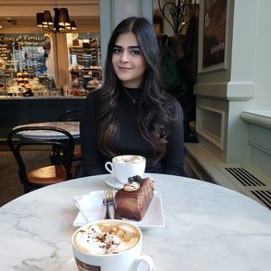 Meet your Posher, Farayha